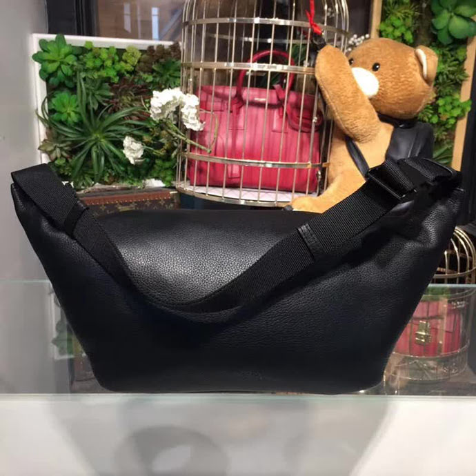 BALENCIAG巴黎世家 爆款 專櫃同步更新 小牛皮 斜挎胸包腰包 前面拉鏈口袋 簡約兩用包   BL1563